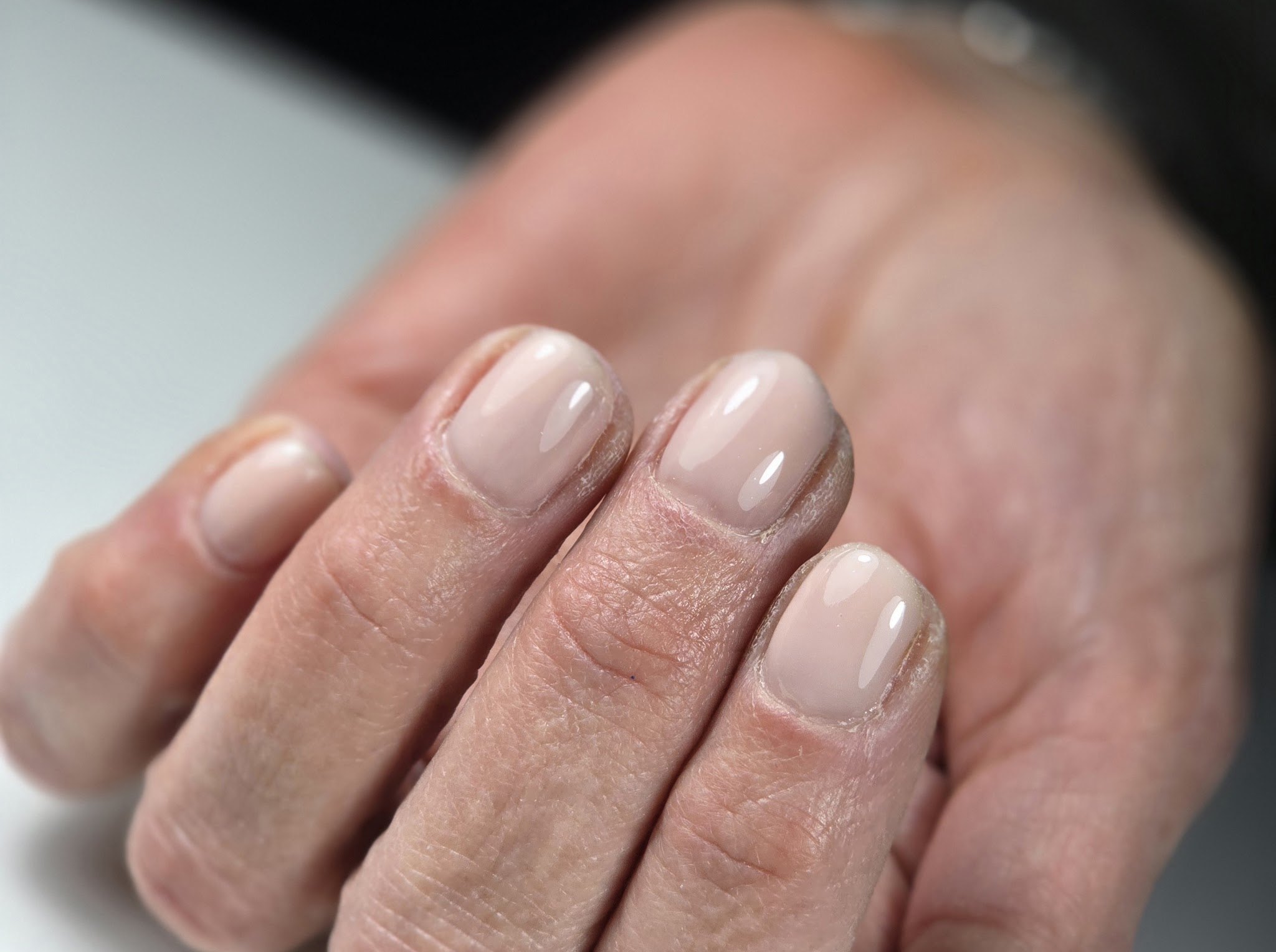 Naturel nude nagels, kort en strak gevijld
